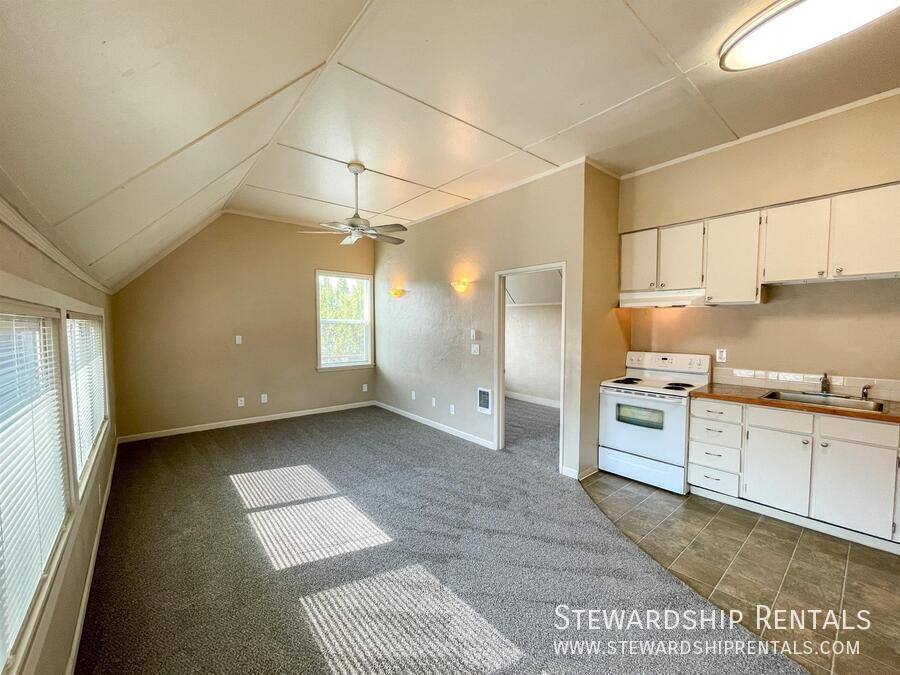 Apartment for rent at 1825 Harris St #11, Eugene, OR 97403