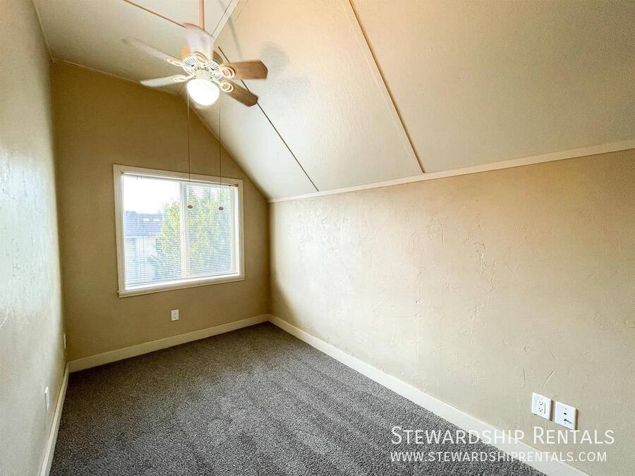 Apartment for rent at 1825 Harris St #11, Eugene, OR 97403