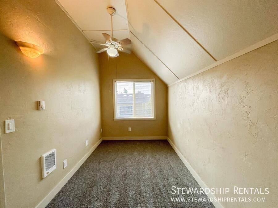 Apartment for rent at 1825 Harris St #11, Eugene, OR 97403