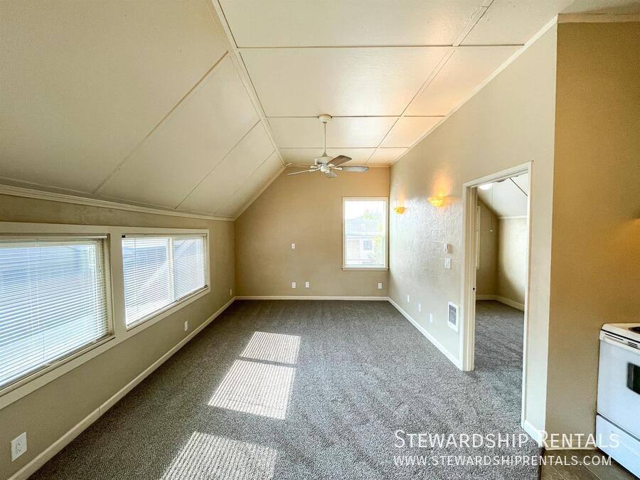 Apartment for rent at 1825 Harris St #11, Eugene, OR 97403