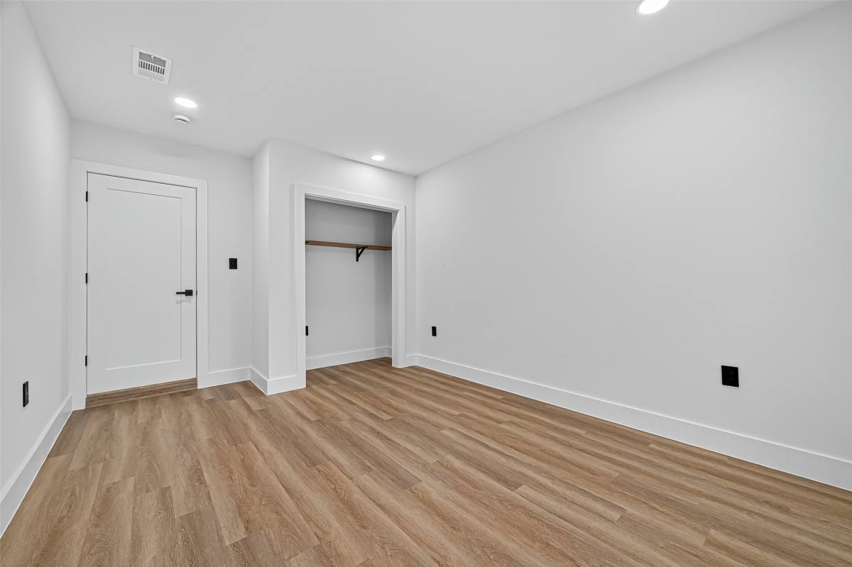 Apartment for rent at 7131 Mobud Dr, Houston, TX 77074
