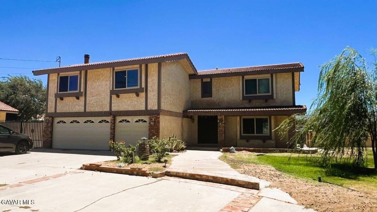 Apartment for rent at 5020 Ave K10 W Quartz Hill, Lancaster, CA 93536
