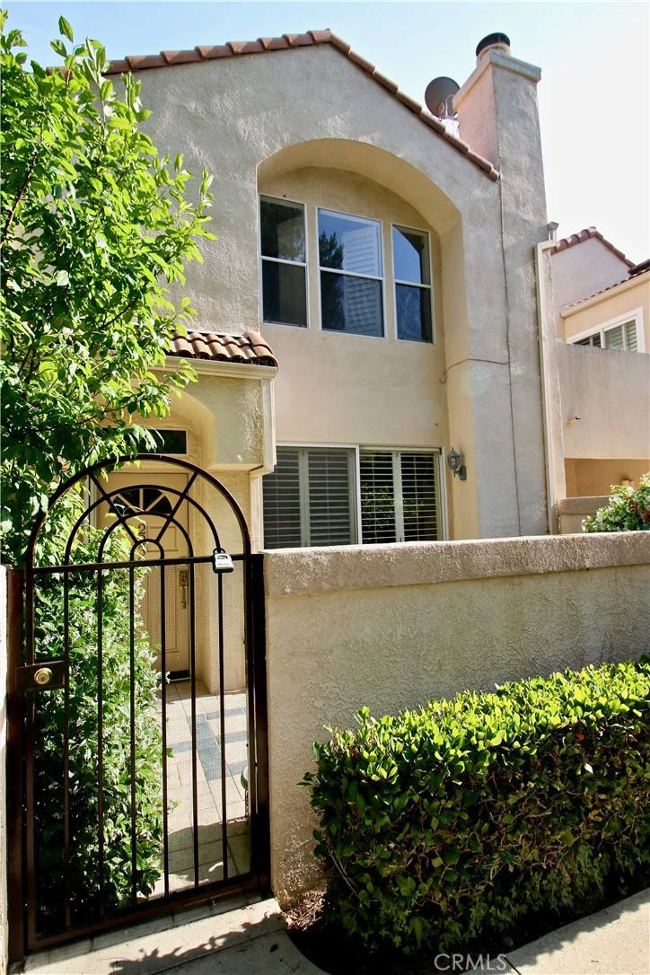 Apartment for rent at 22325 Heritage Pass Place, Chatsworth, CA 91311