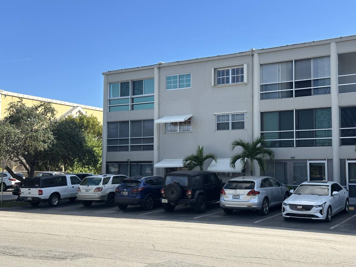 Apartment for rent at 2301 NE 14th St Causeway #2301206E, Pompano Beach, FL 33062