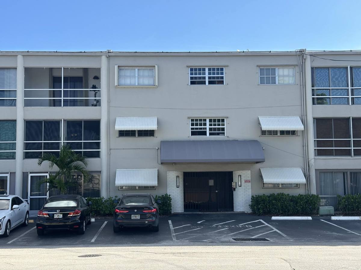 Apartment for rent at 2301 NE 14th St Causeway #2301206E, Pompano Beach, FL 33062