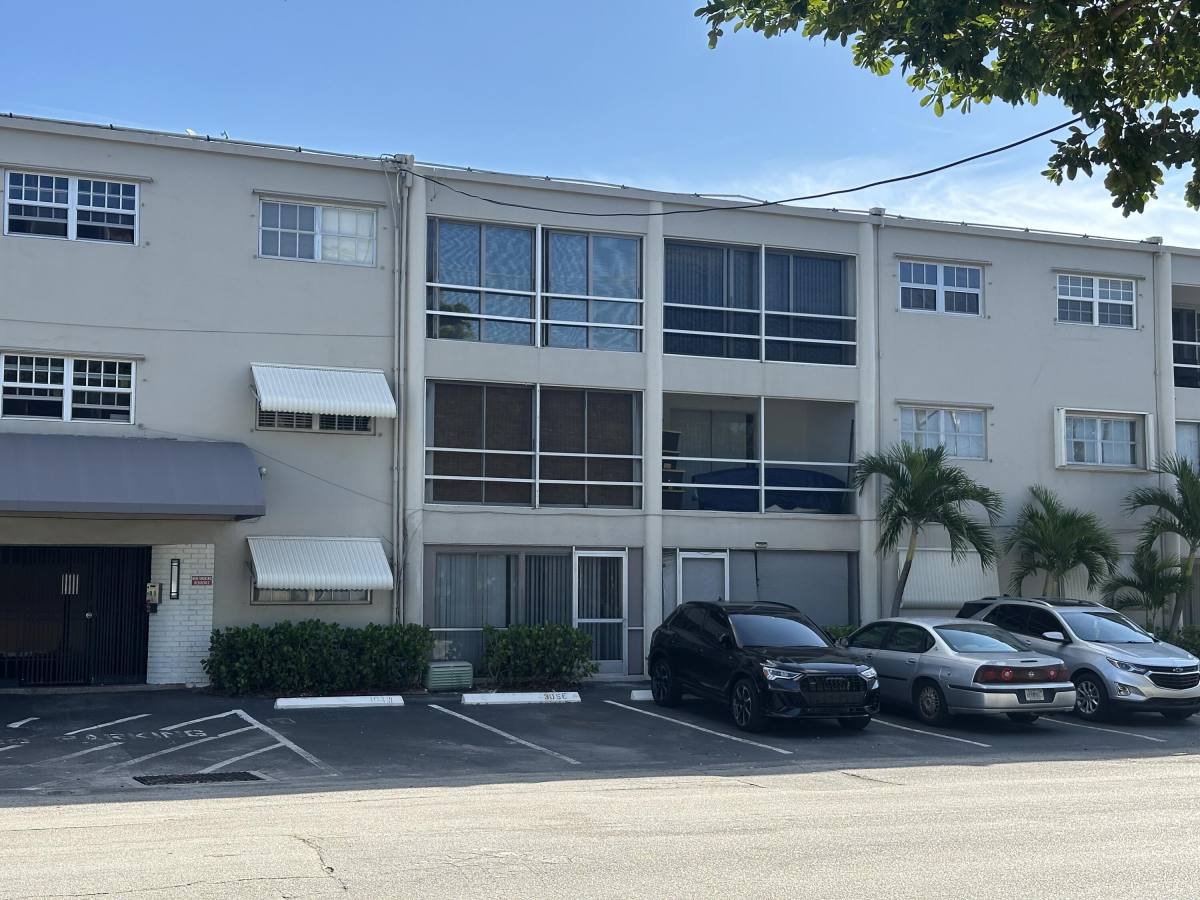 Apartment for rent at 2301 NE 14th St Causeway #2301206E, Pompano Beach, FL 33062