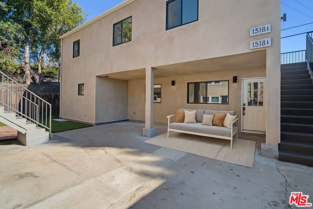 Apartment for rent at 1518 1 4 Stearns Dr, Los Angeles, CA 90035