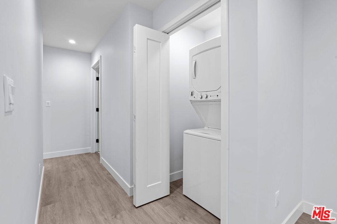 Apartment for rent at 1518 1 4 Stearns Dr, Los Angeles, CA 90035
