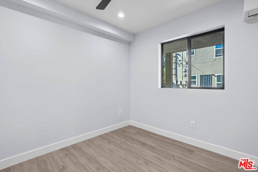 Apartment for rent at 1518 1 4 Stearns Dr, Los Angeles, CA 90035