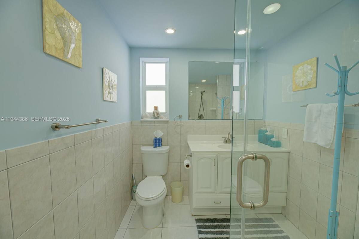 Apartment for rent at 326 Harrison St #326106A, Hollywood, FL 33019