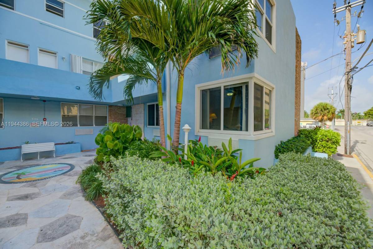 Apartment for rent at 326 Harrison St #326106A, Hollywood, FL 33019