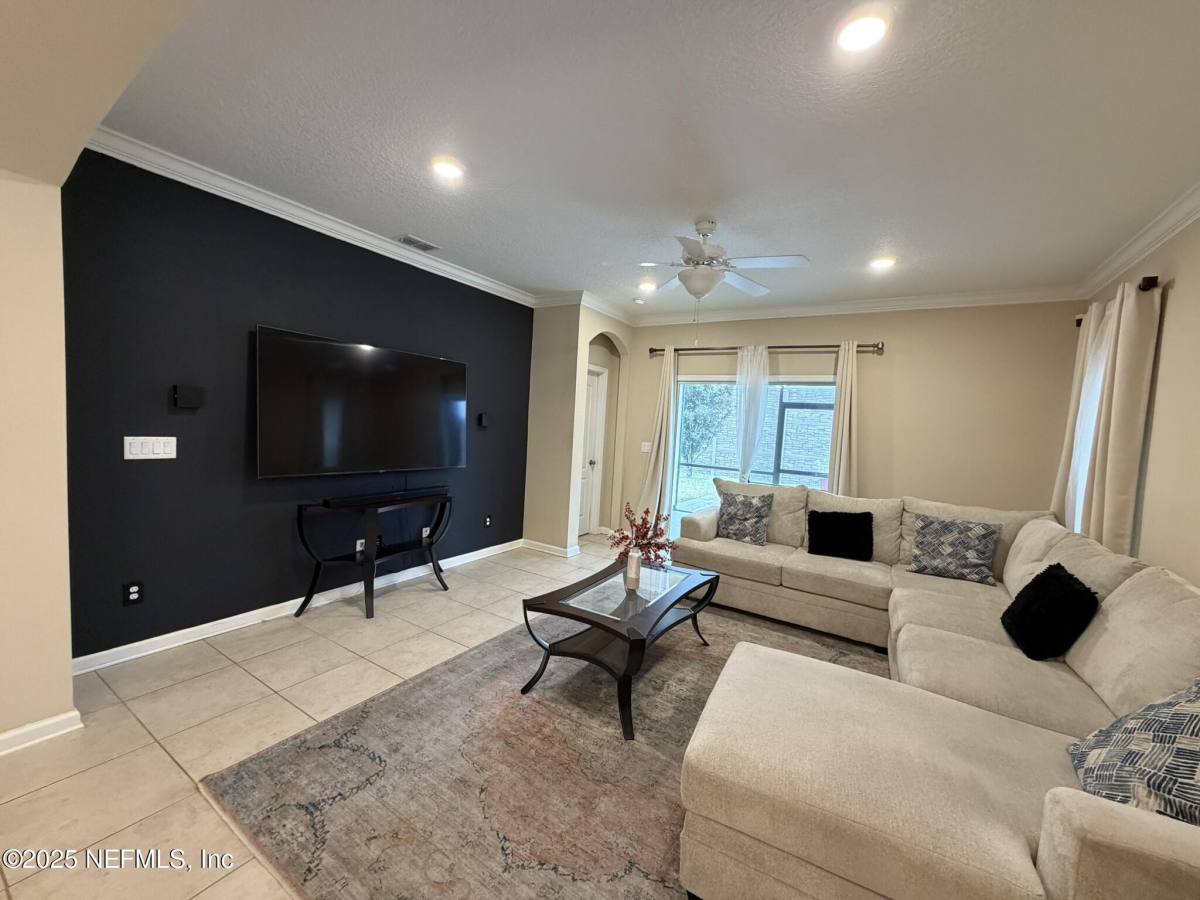 Apartment for rent at 7292 Claremont Creek Dr, Jacksonville, FL 32222