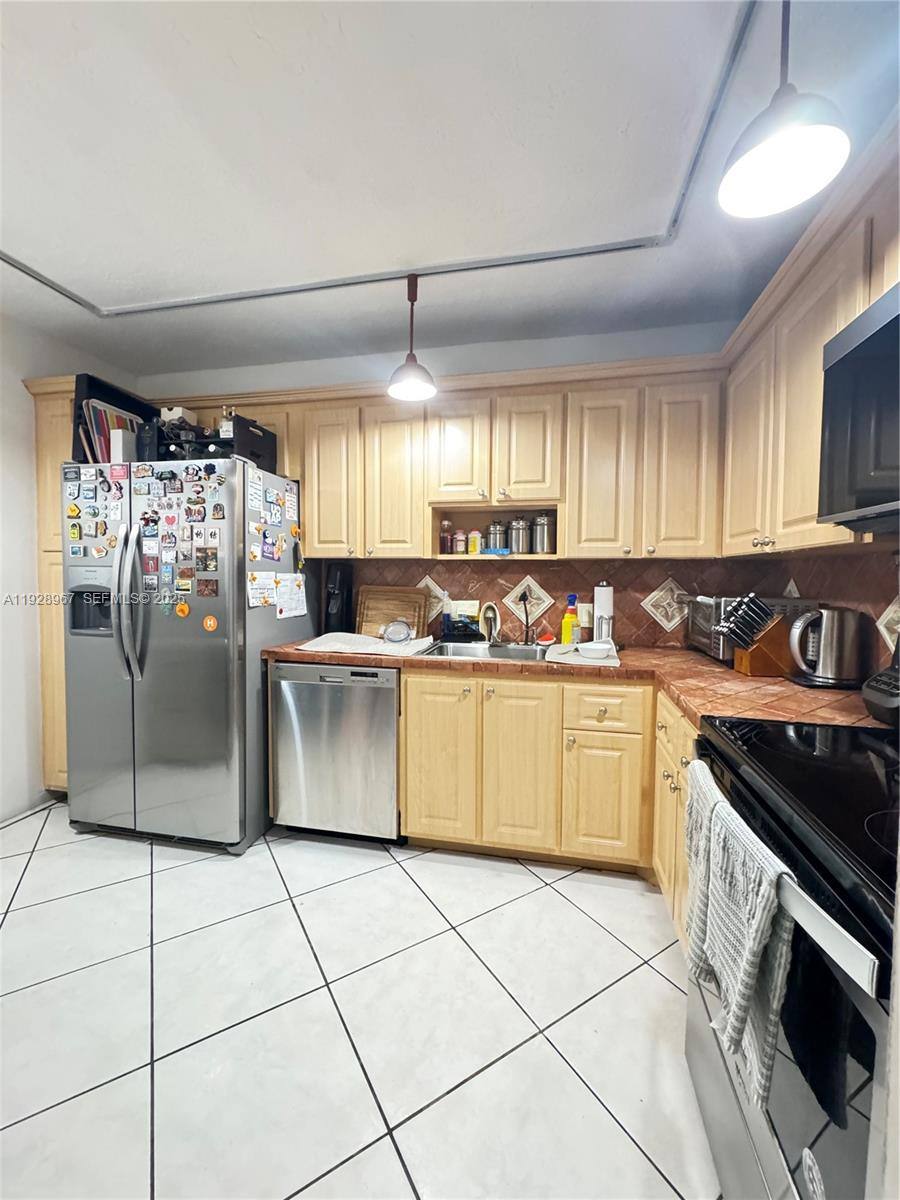 Condo for rent at 20100 W Country Club Dr #1606, Miami, FL 33180