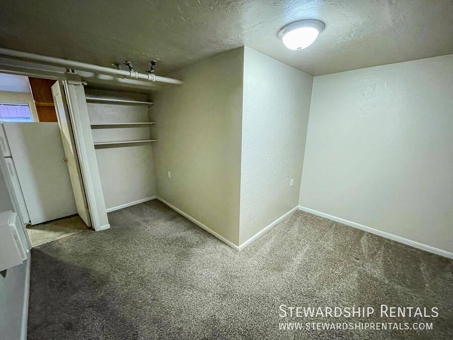 Apartment for rent at 942 E 18th Ave #12, Eugene, OR 97403