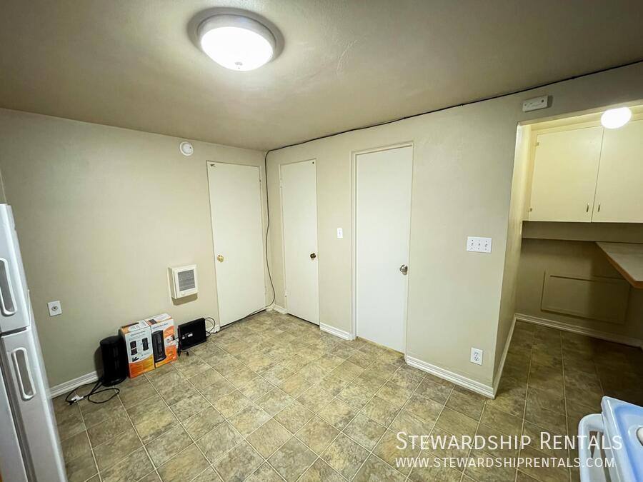 Apartment for rent at 942 E 18th Ave #12, Eugene, OR 97403
