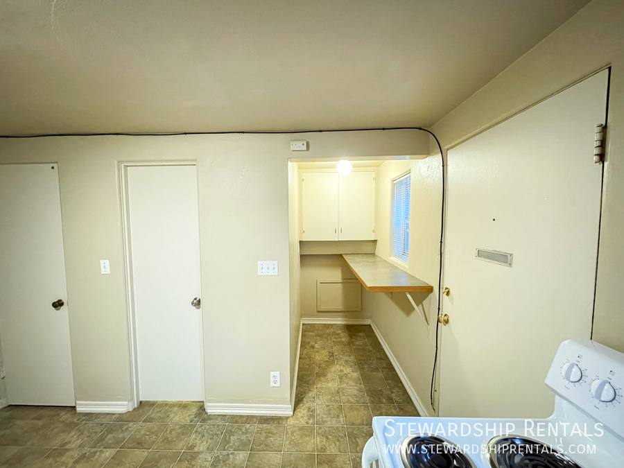 Apartment for rent at 942 E 18th Ave #12, Eugene, OR 97403