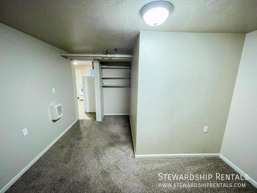 Apartment for rent at 942 E 18th Ave #12, Eugene, OR 97403