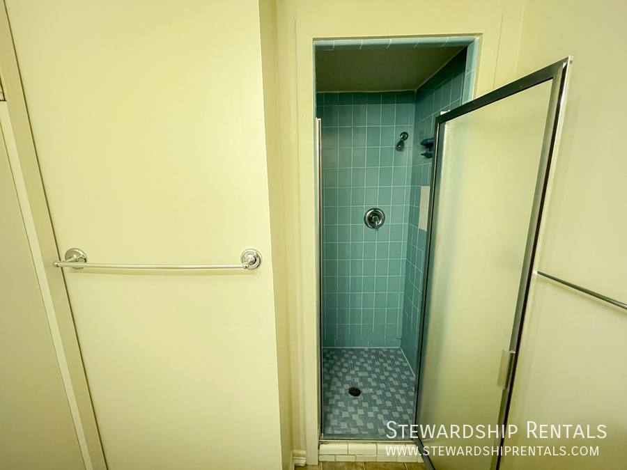 Apartment for rent at 942 E 18th Ave #12, Eugene, OR 97403