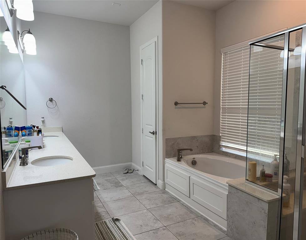 Apartment for rent at 12569 Royal Oaks Lane, Dallas, TX 75234