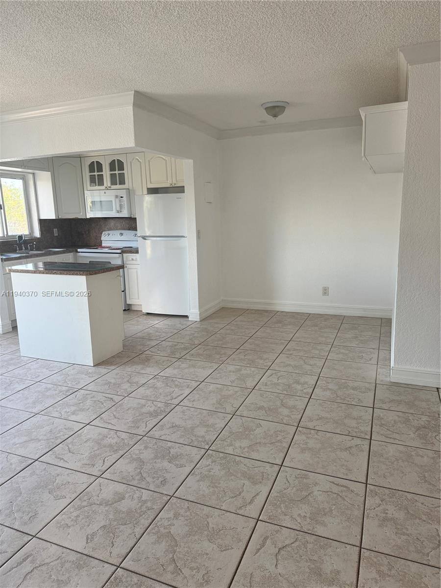Apartment for rent at 7910 Taft St #309, Hollywood, FL 33024