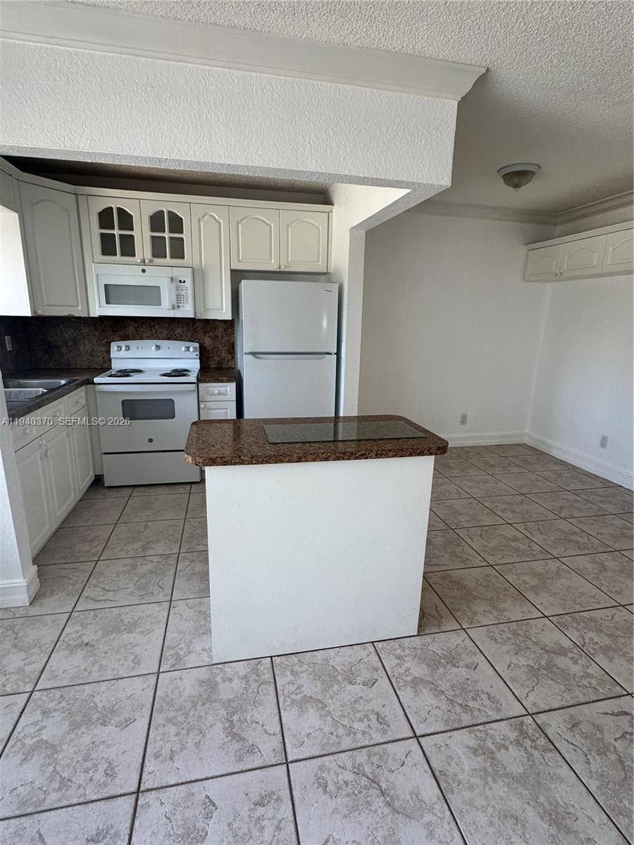 Apartment for rent at 7910 Taft St #309, Hollywood, FL 33024