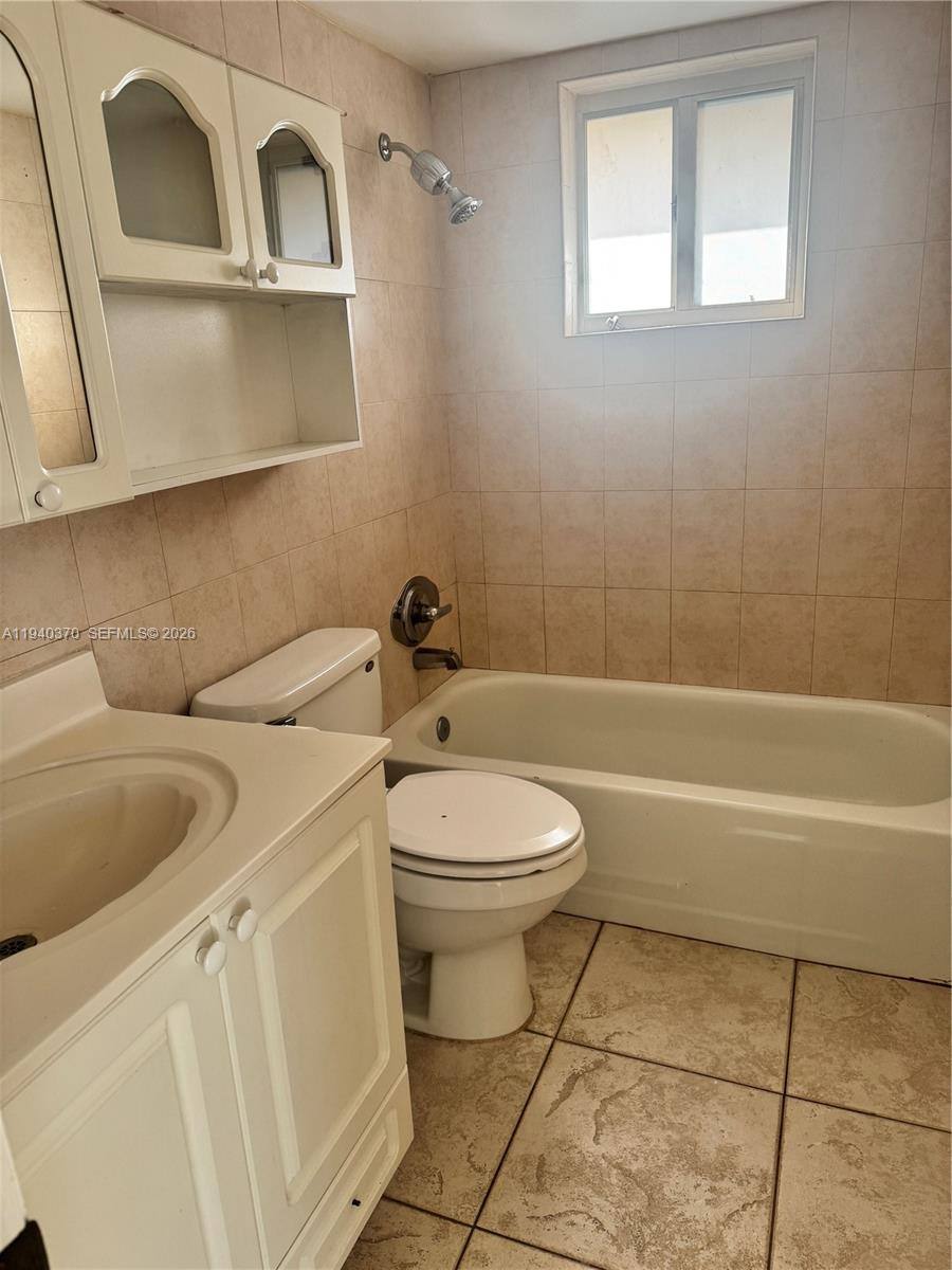 Apartment for rent at 7910 Taft St #309, Hollywood, FL 33024