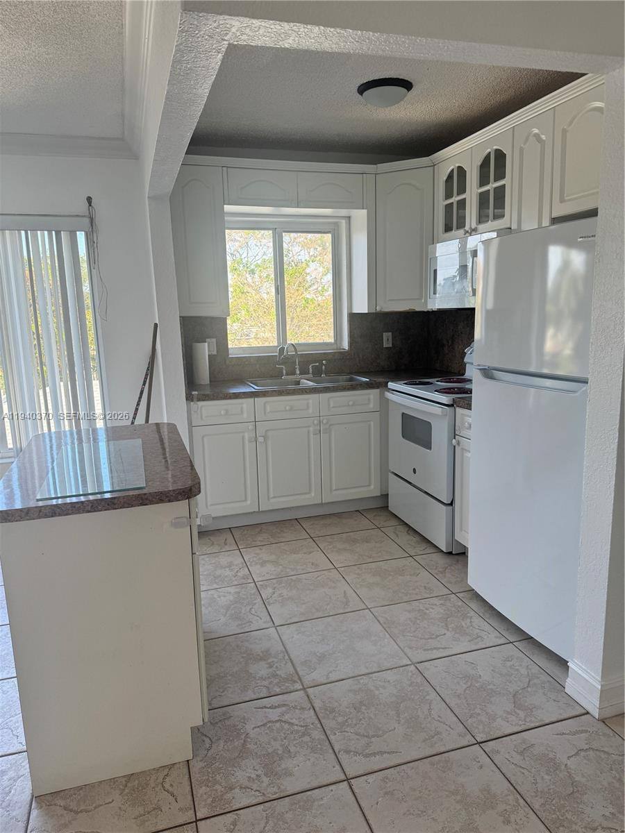 Apartment for rent at 7910 Taft St #309, Hollywood, FL 33024