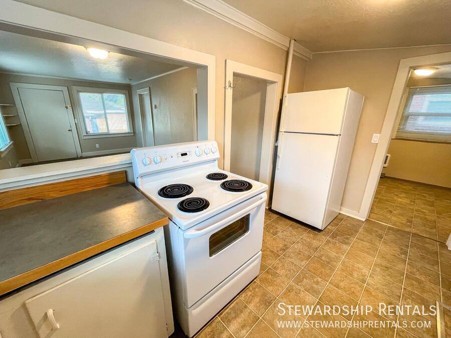Apartment for rent at 942 E 18th Ave #15, Eugene, OR 97403