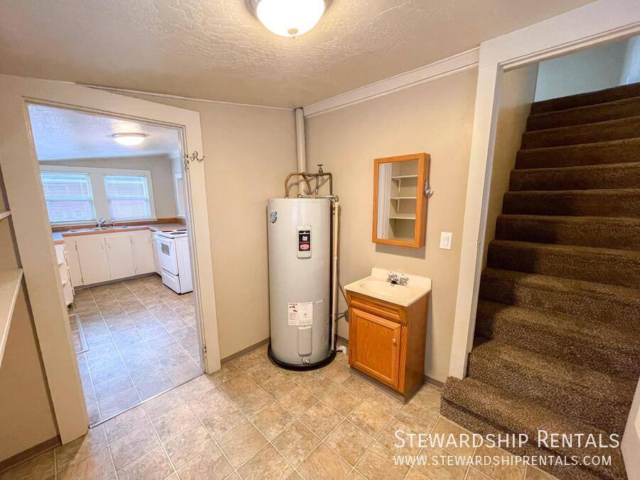 Apartment for rent at 942 E 18th Ave #15, Eugene, OR 97403
