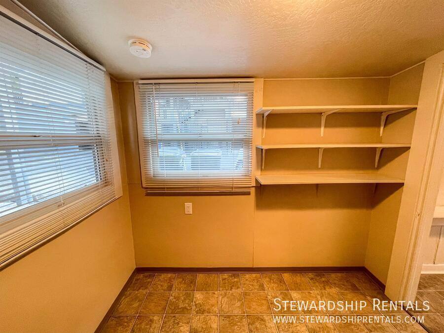 Apartment for rent at 942 E 18th Ave #15, Eugene, OR 97403