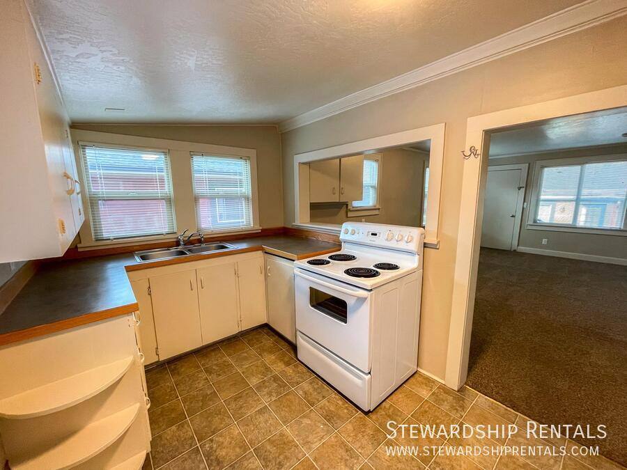 Apartment for rent at 942 E 18th Ave #15, Eugene, OR 97403