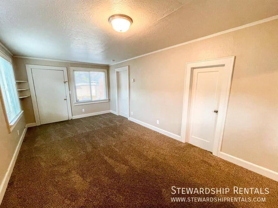 Apartment for rent at 942 E 18th Ave #15, Eugene, OR 97403