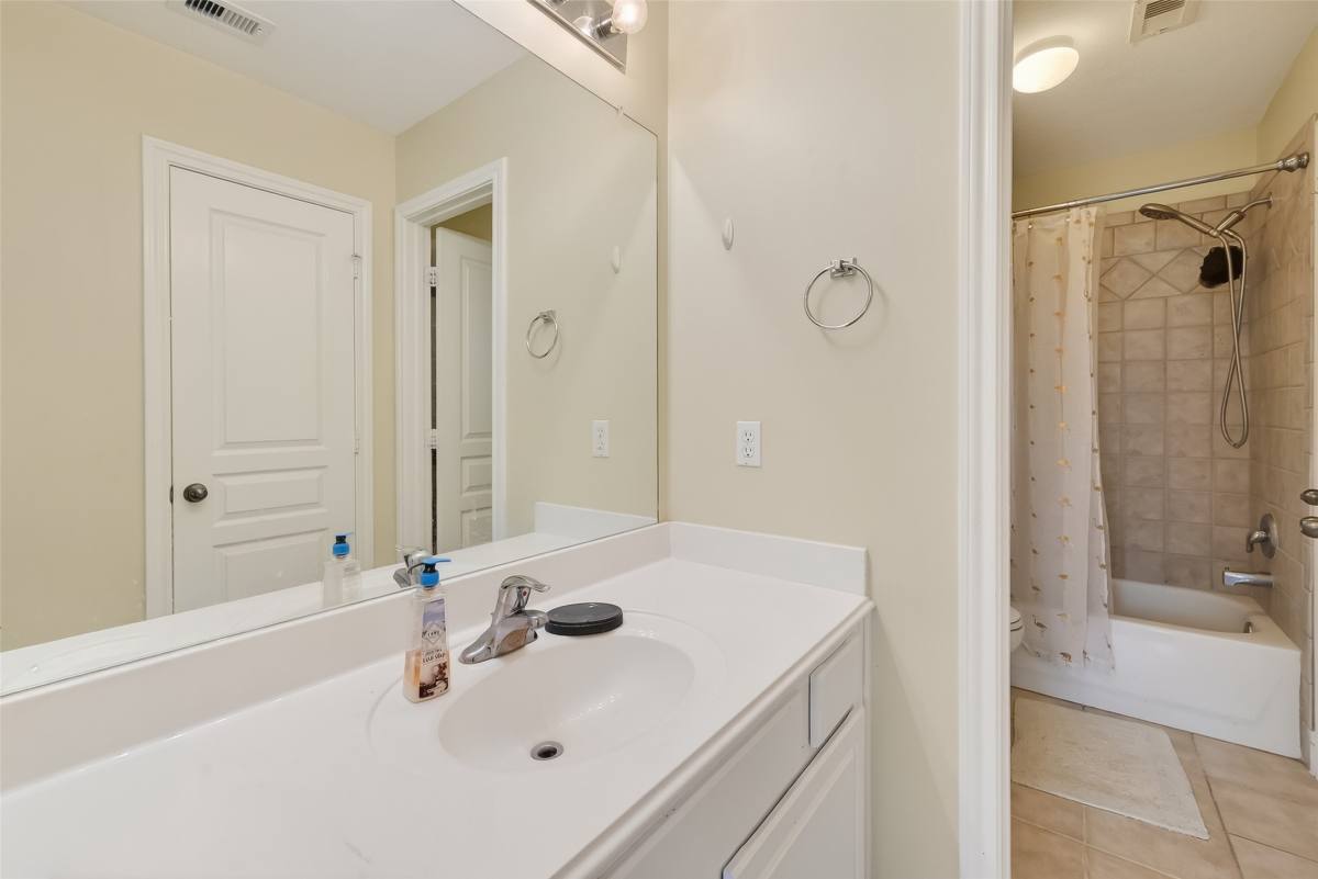Apartment for rent at 14419 Manorbier Lane, Sugar Land, TX 77498