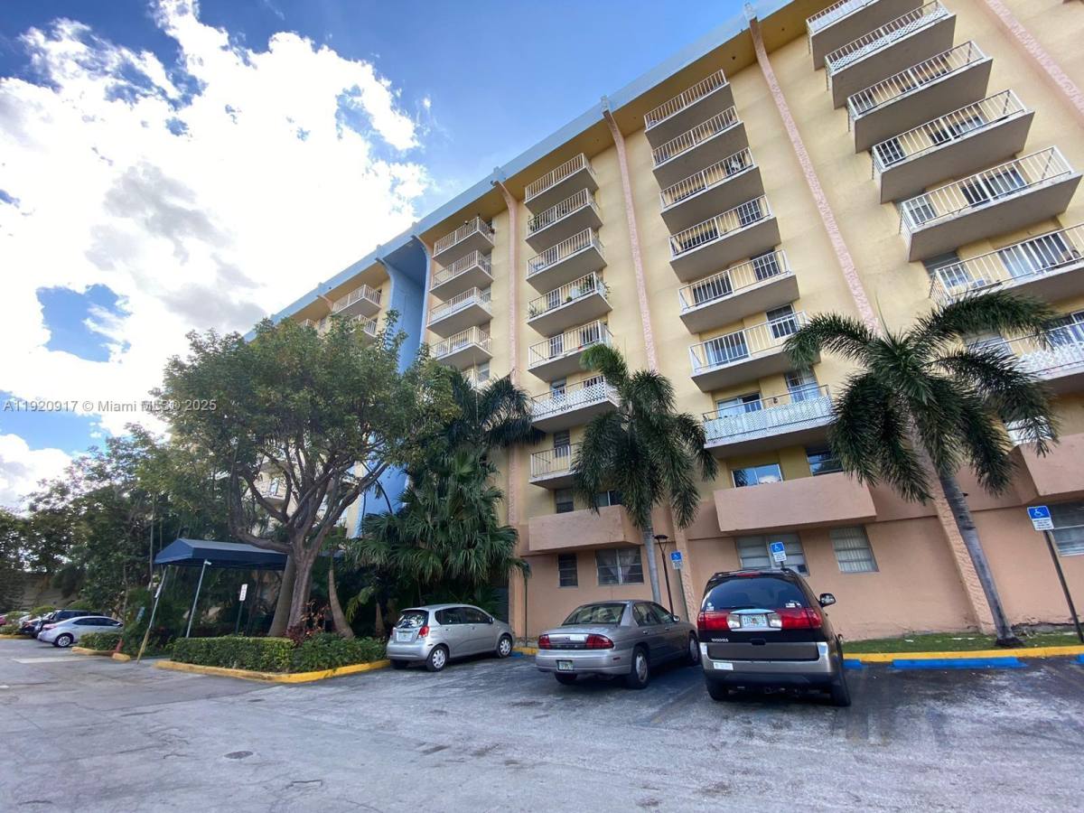 Apartment for rent at 4550 NW 9th St #4550217E, Miami, FL 33126