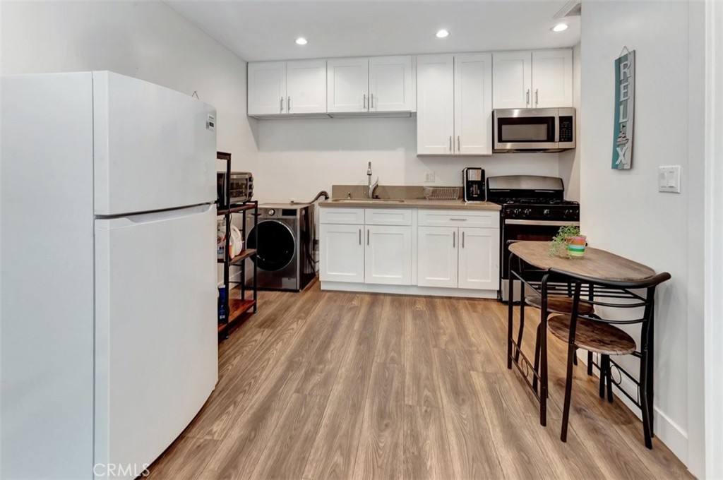 Apartment for rent at 24019 Sylvan St #24019ADU, Woodland Hills, CA 91367