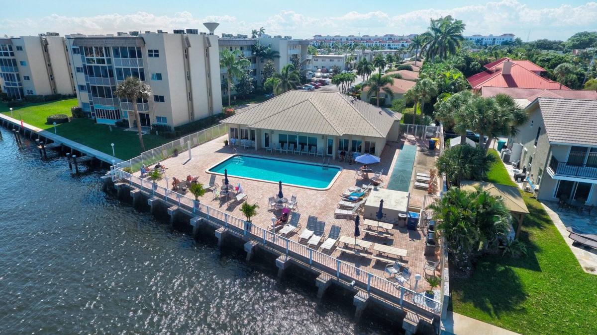 Condo for rent at 646 Snug Harbor Dr #646H410, Boynton Beach, FL 33435