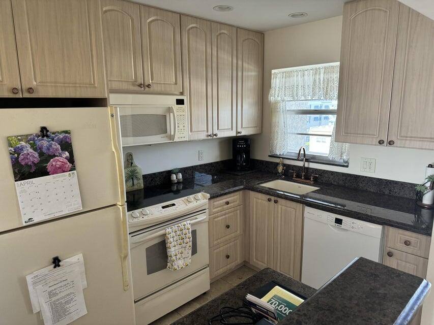 Condo for rent at 646 Snug Harbor Dr #646H410, Boynton Beach, FL 33435