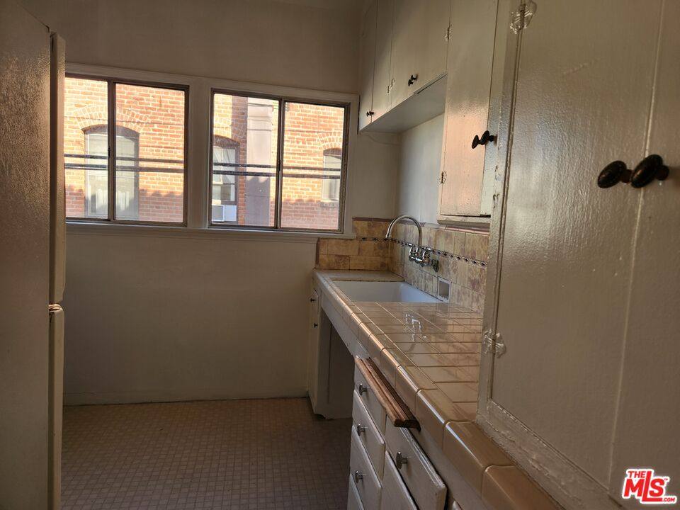 Apartment for rent at 438 S Cochran Ave #108, Los Angeles, CA 90036