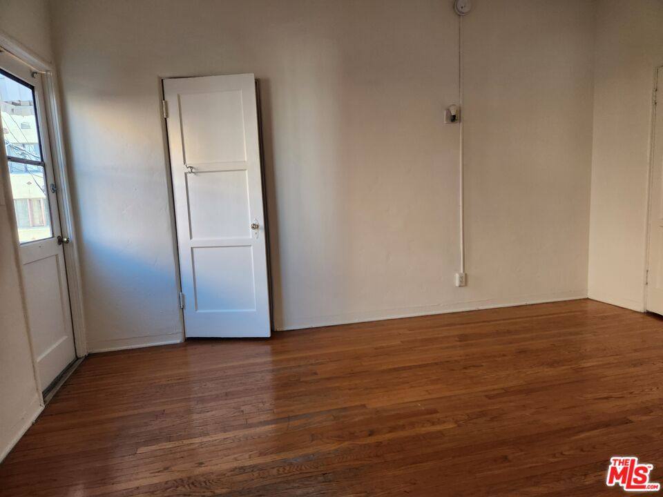 Apartment for rent at 438 S Cochran Ave #108, Los Angeles, CA 90036