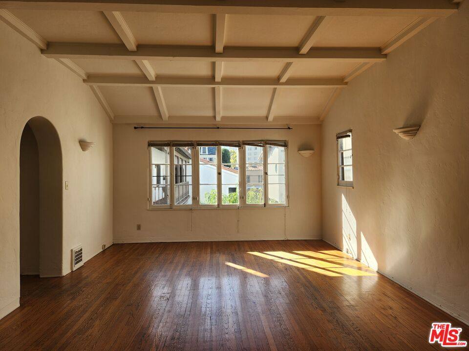 Apartment for rent at 438 S Cochran Ave #108, Los Angeles, CA 90036