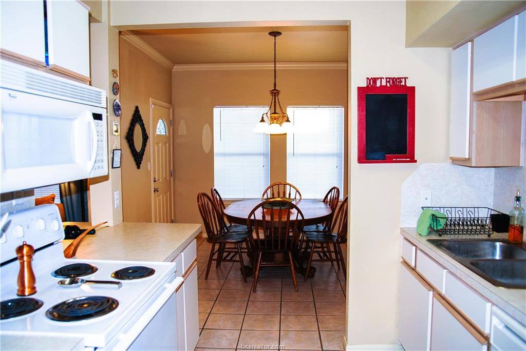 Townhouse for rent at 1345 Canyon Creek Circle, College Station, TX 77840