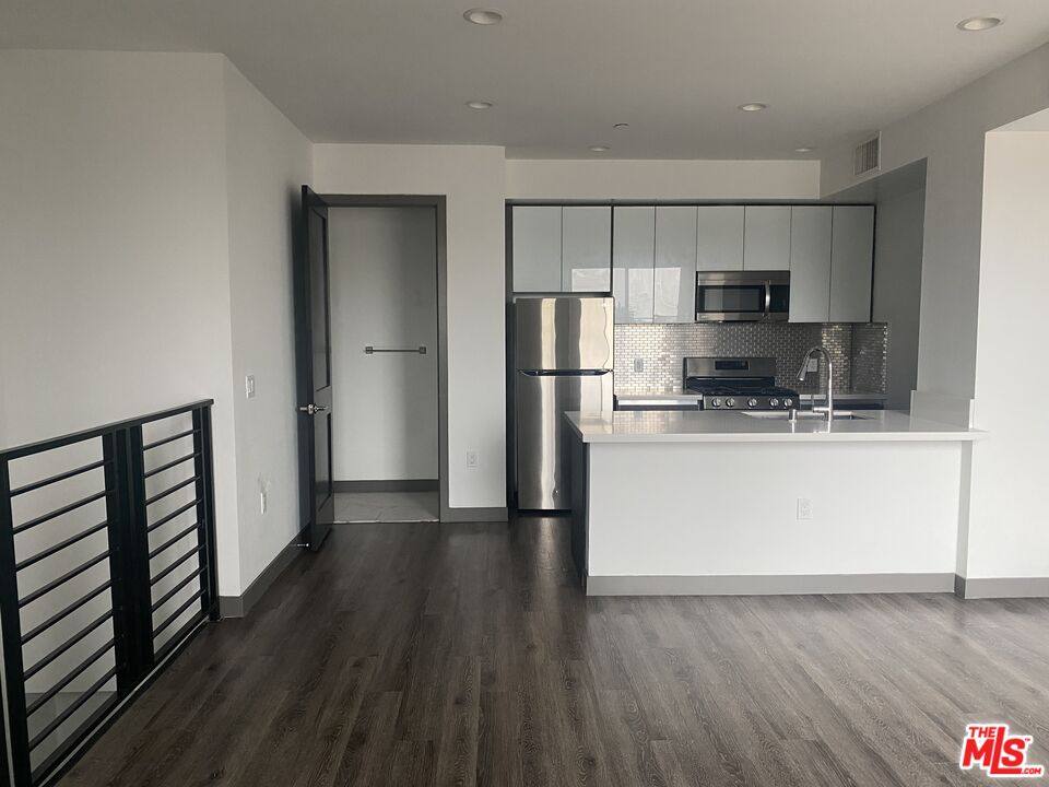 Apartment for rent at 552 N Hobart Blvd #311, Los Angeles, CA 90004