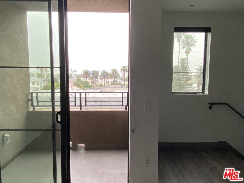 Apartment for rent at 552 N Hobart Blvd #311, Los Angeles, CA 90004