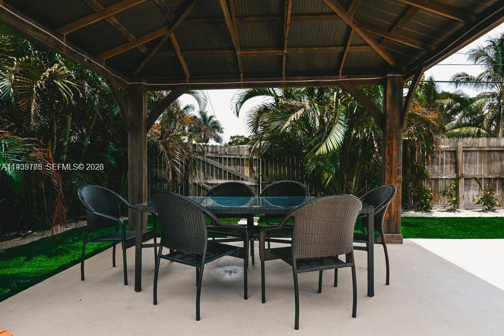 Apartment for rent at 2539 Thomas St, Hollywood, FL 33020