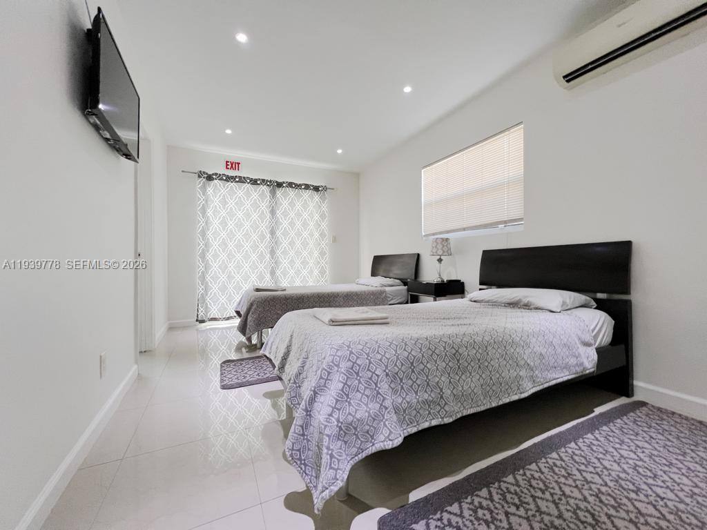 Apartment for rent at 2539 Thomas St, Hollywood, FL 33020