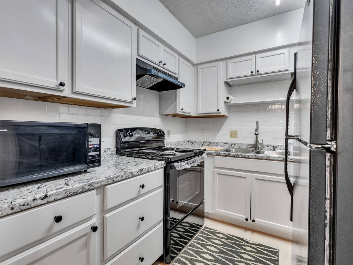 Condo for rent at 2601 Bellefontaine #2601B317, Houston, TX 77025