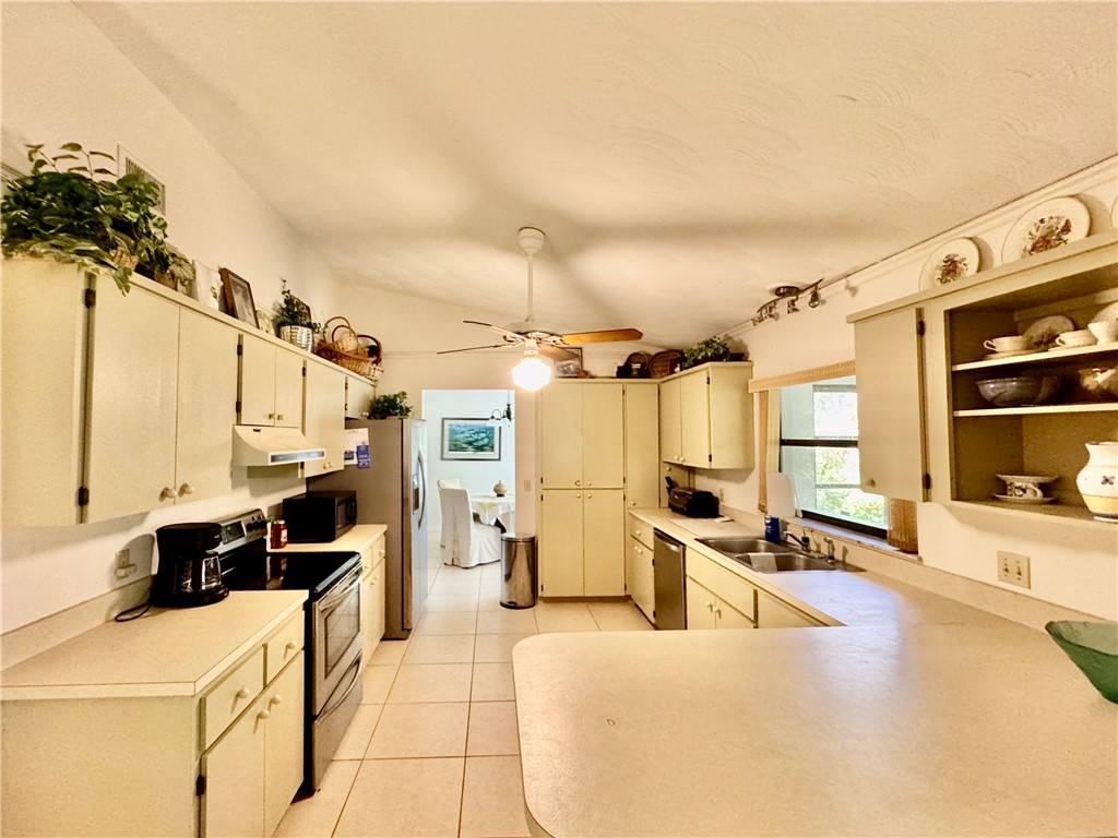 Apartment for rent at 1946 Surfside Terrace, Vero Beach, FL 32963