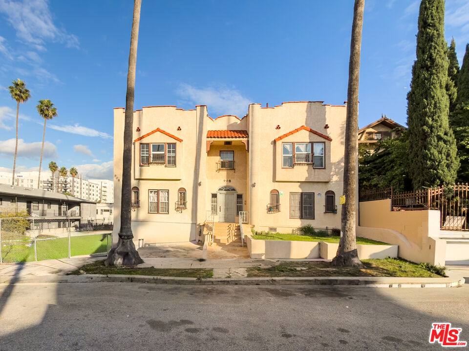 Apartment for rent at 908 Normandie Ave #908-9, Los Angeles, CA 90006
