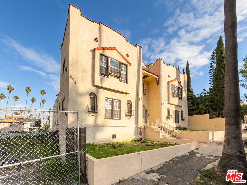 Apartment for rent at 908 Normandie Ave #908-9, Los Angeles, CA 90006