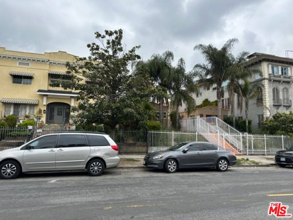 Apartment for rent at 836 S Catalina St #8361 2, Los Angeles, CA 90005